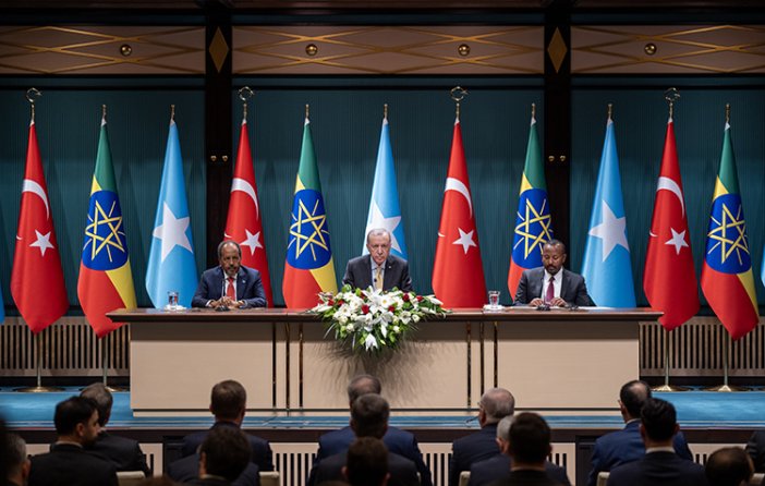 turkiye-ara-bulucu-oldu-somali-ve-etiyopya-sorunlari-cozuldu-001.jpg