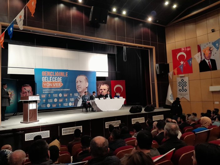 ak-parti-karapinar-genclik-kollarinda-bayrak-degisimi-002.jpg