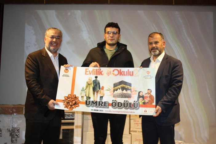 konyada-evlilik-okulu-semineri-sona-erdi-2-genc-umre-odulu-kazandi-003.jpg