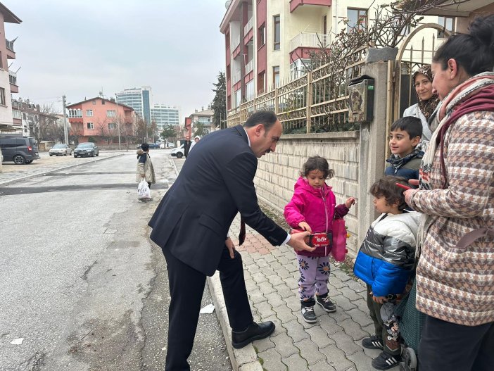 baskan-altaydan-konyali-cocuklara-sivlilik-mesaji.jpg