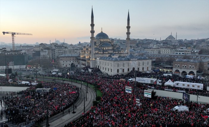 istanbulda-buyuk-yuruyus-gazze-icin-yurekler-bir-oldu-001.jpg