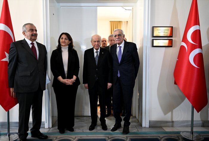 devlet-bahceli-dem-parti-heyetini-kabul-etti.jpg