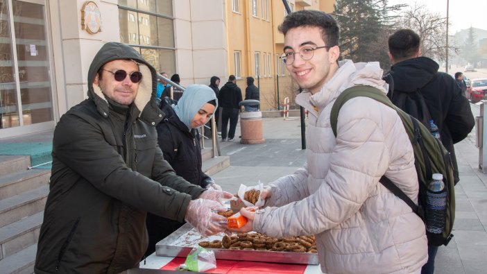 konyada-universiteli-genclere-sivlilik-dagitildi.jpg