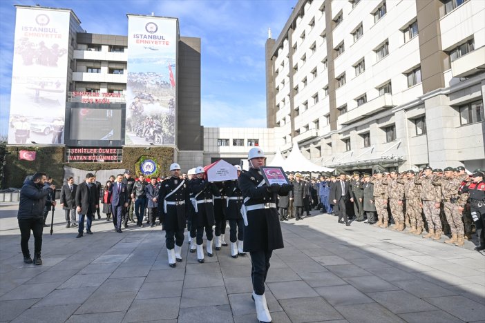 istanbul-eyupsultanda-polis-motosikleti-ile-otomobilin-carpistigi-trafik-kazasi-sonucu-agir-yarali-olarak-kaldirildigi-hastanede-sehit-olan-polis-memuru-icin-istanbul-emniyet-mudurlugunde-toren-duzenlendi-001.jpg