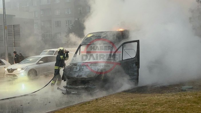 konyada-servis-minibusu-alevlere-teslim-oldu.jpeg