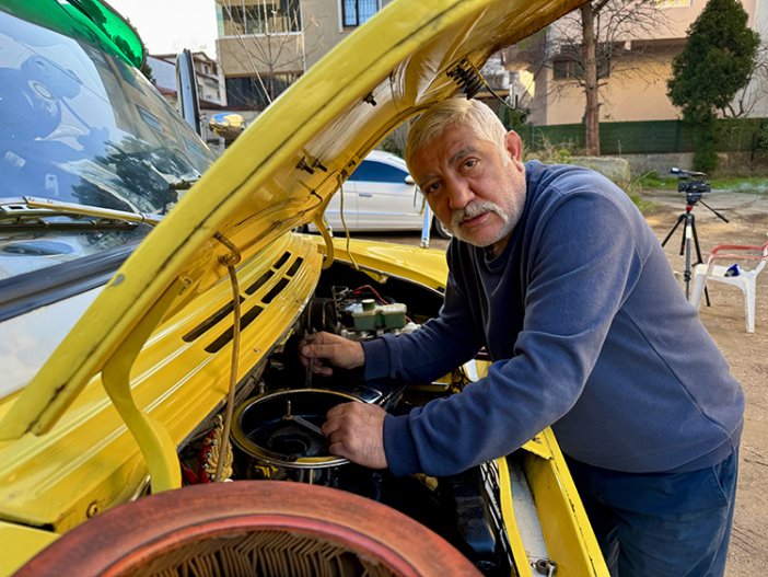 bisiklet-tamircisi-pala-dayi-49-yillik-minibusuyle-nostaljiyi-sokaklara-tasiyor-001.jpg