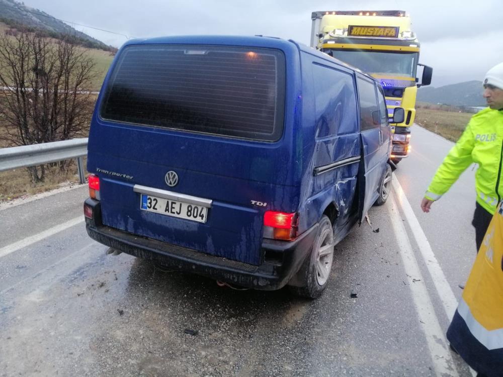 konya-yolunda-kaza-2-polis-yaralandi.jpg