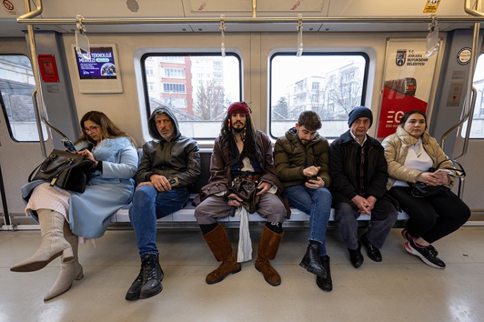 cnc-ustasi-jack-sparrow-ankara-sokaklarinda.jpg