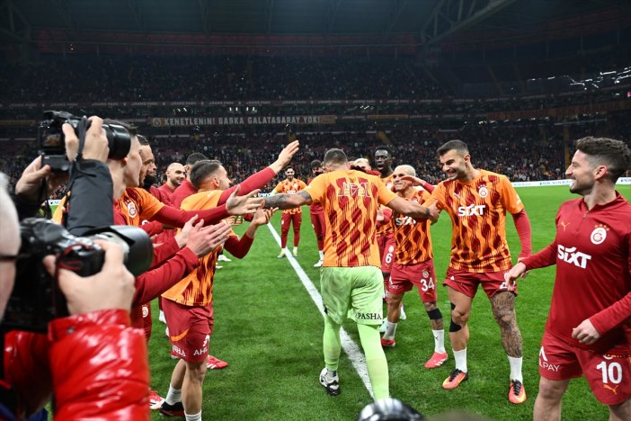 muslera-konyaspor-macinda-tarihe-gecti-001.jpg