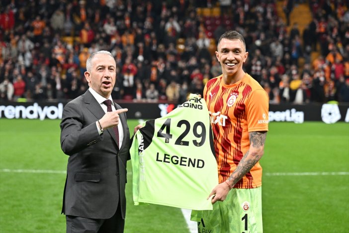 muslera-konyaspor-macinda-tarihe-gecti.jpg