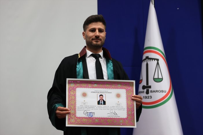mubasir-olarak-ise-basladi-avukat-oldu.jpg
