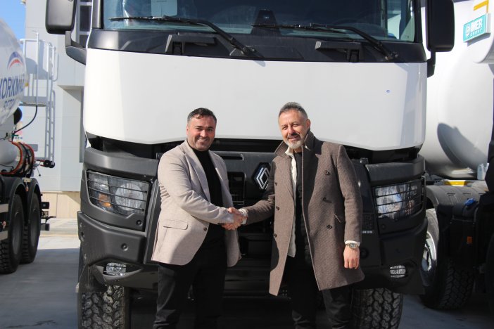 buyruk-grup-renault-trucks-ile-konyada-sektorune-guc-katiyor.jpg