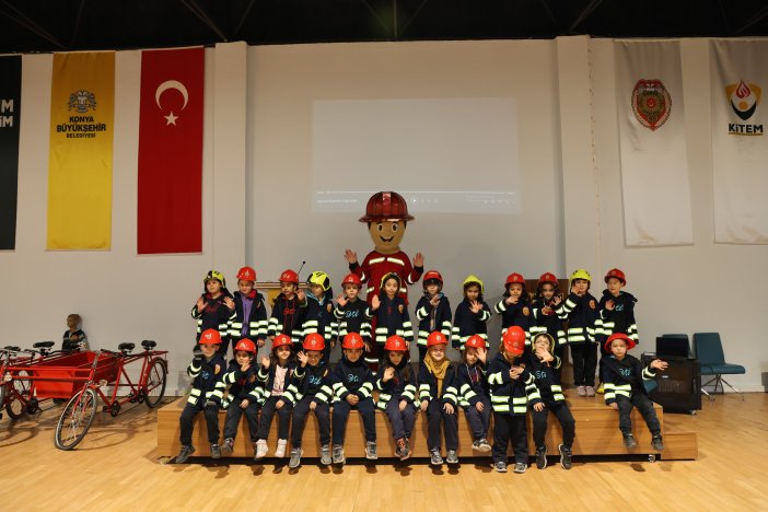 konyada-kahraman-cocuklar-itfaiyecilerle-ogreniyor-001.jpg