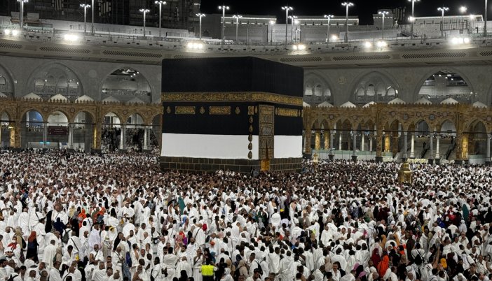 umre-ziyaretlerinde-zorunluydu-karar-askiya-alindi.jpg