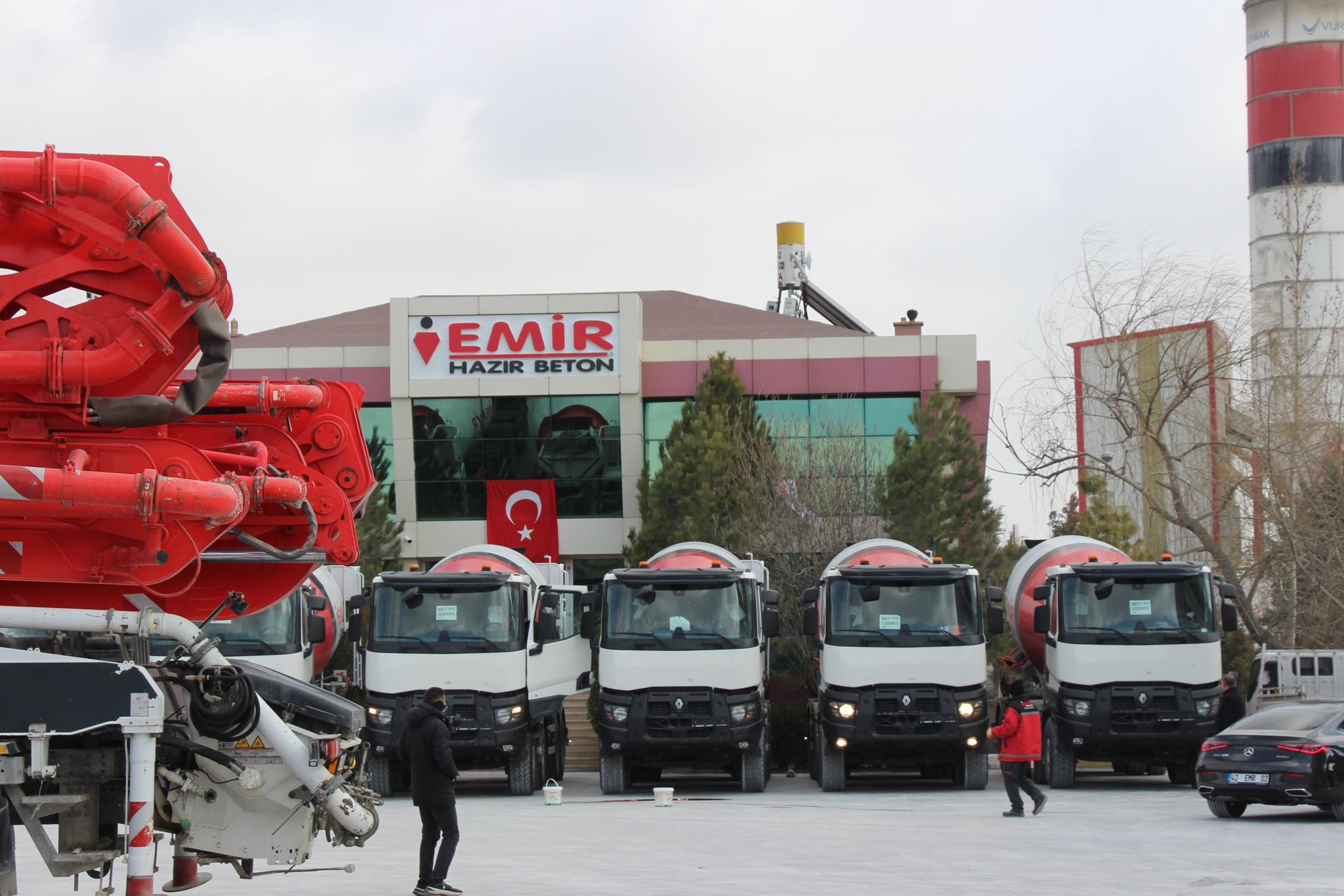 buyruk-gruptan-emir-hazir-betona-5-yeni-renault-trucks-arac-003.jpeg