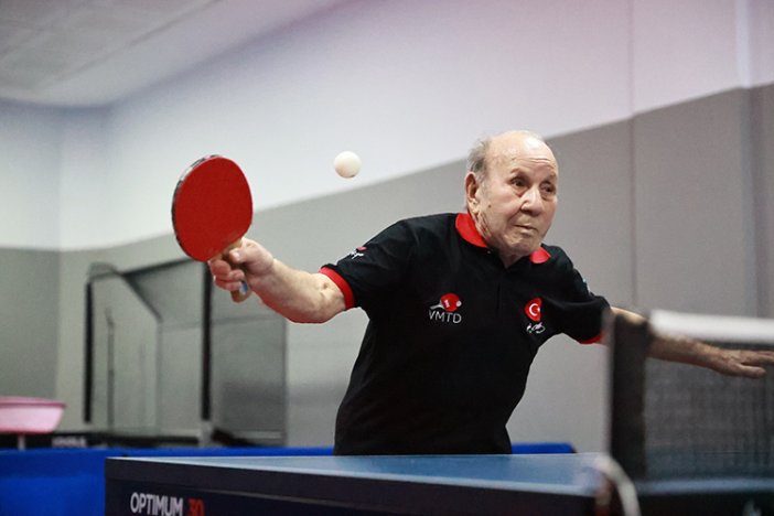87-yasindaki-ahmet-hoca-turnuvalarda-raket-salliyor.jpg