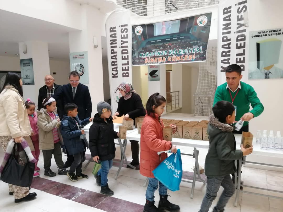 konyada-koy-okulu-ogrencileri-sinemada-agirlandi-002.jpeg