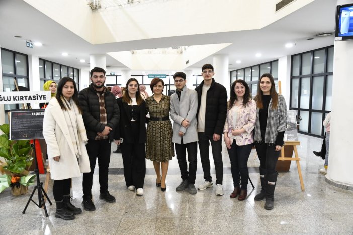 artik-sergisi-atik-malzemeleri-sanata-donusturuyor-001.jpg
