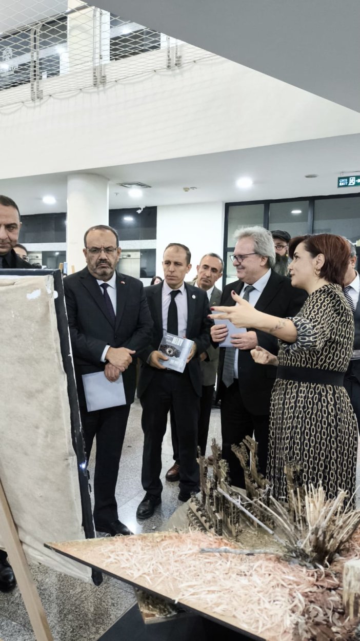 artik-sergisi-atik-malzemeleri-sanata-donusturuyor-004.jpg
