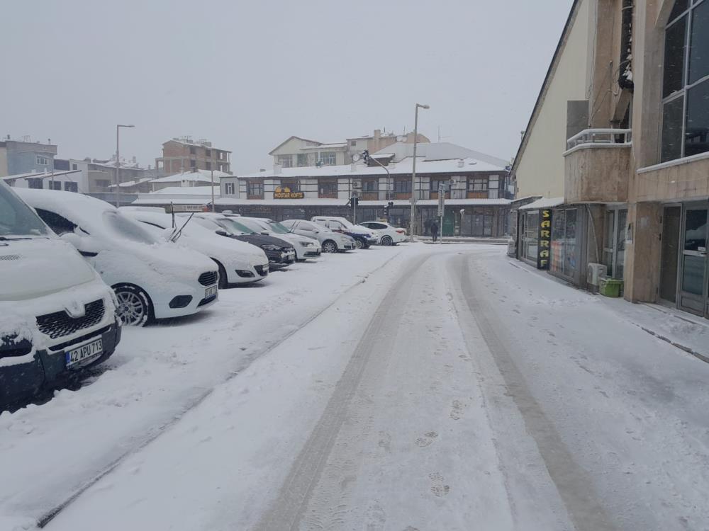 konyada-okullarin-tatil-edildigi-ilcede-kar-yagisi-etkili-oldu-002.jpg