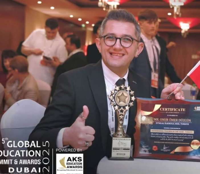 73-ulke-arasindan-ustun-ogretmen-odulu-alarak-turkiyenin-gogsunu-kabartti.jpg