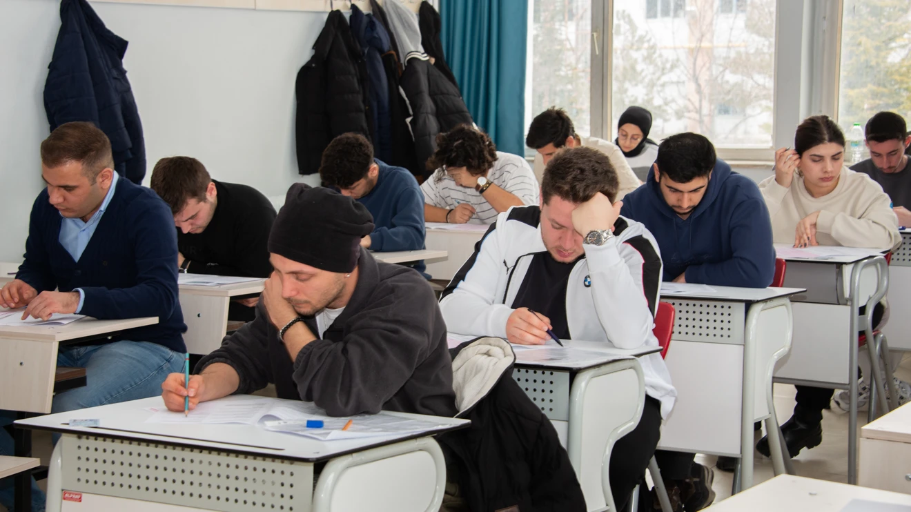 is-garantili-meslek-icin-konyada-sinava-girdiler.webp