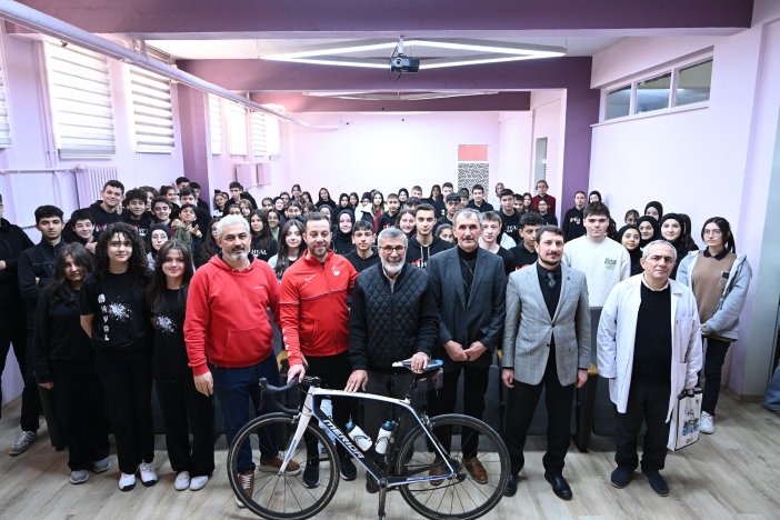 bisikletin-efsaneleri-konyada-ogrencilerle-bulusuyor-002.jpg