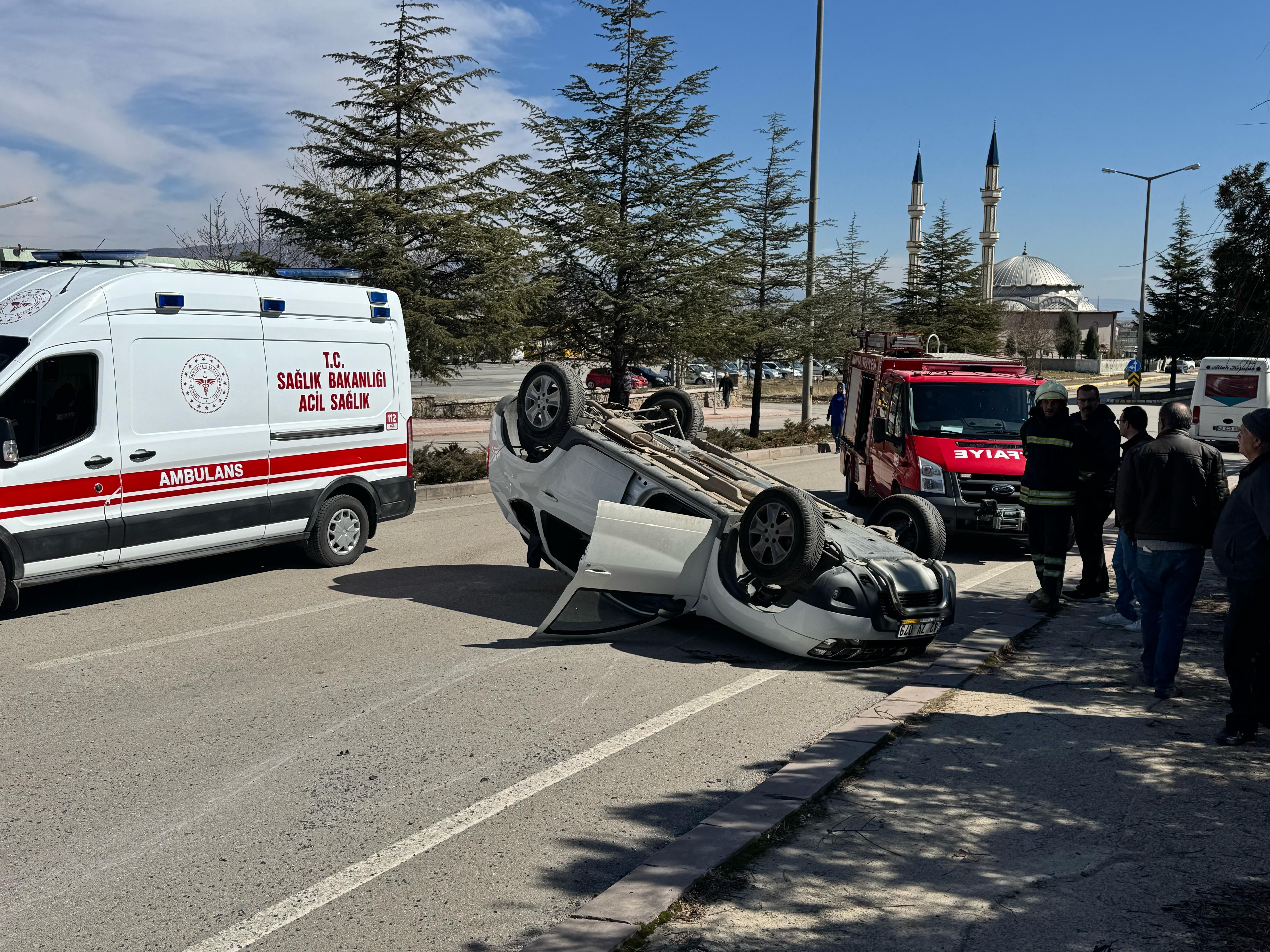 konyada-2-otomobil-carpisti-2-yarali.jpeg