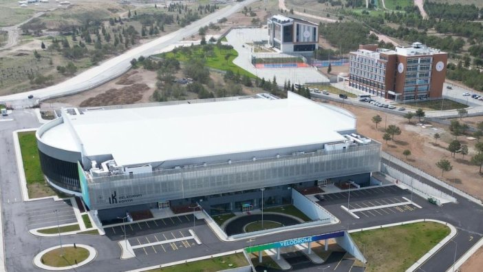 konya-velodromuna-ucidan-10-yillik-akreditasyon-002.jpg
