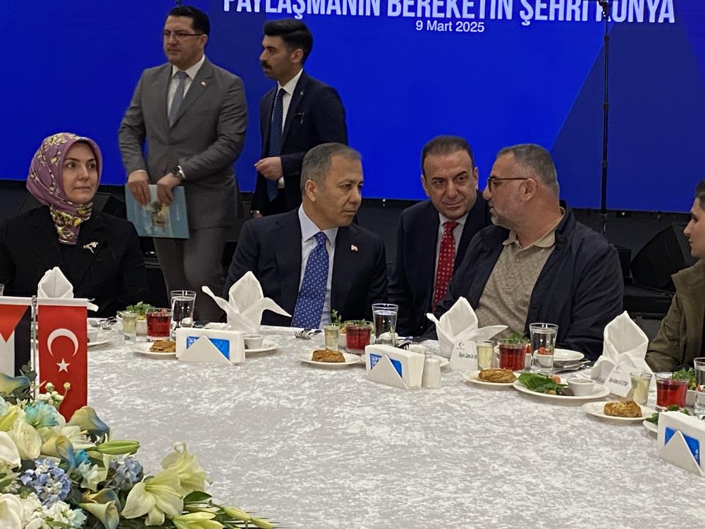 icisleri-bakani-ali-yerlikaya-konyada-gazze-iftarina-katildi-001.jpg