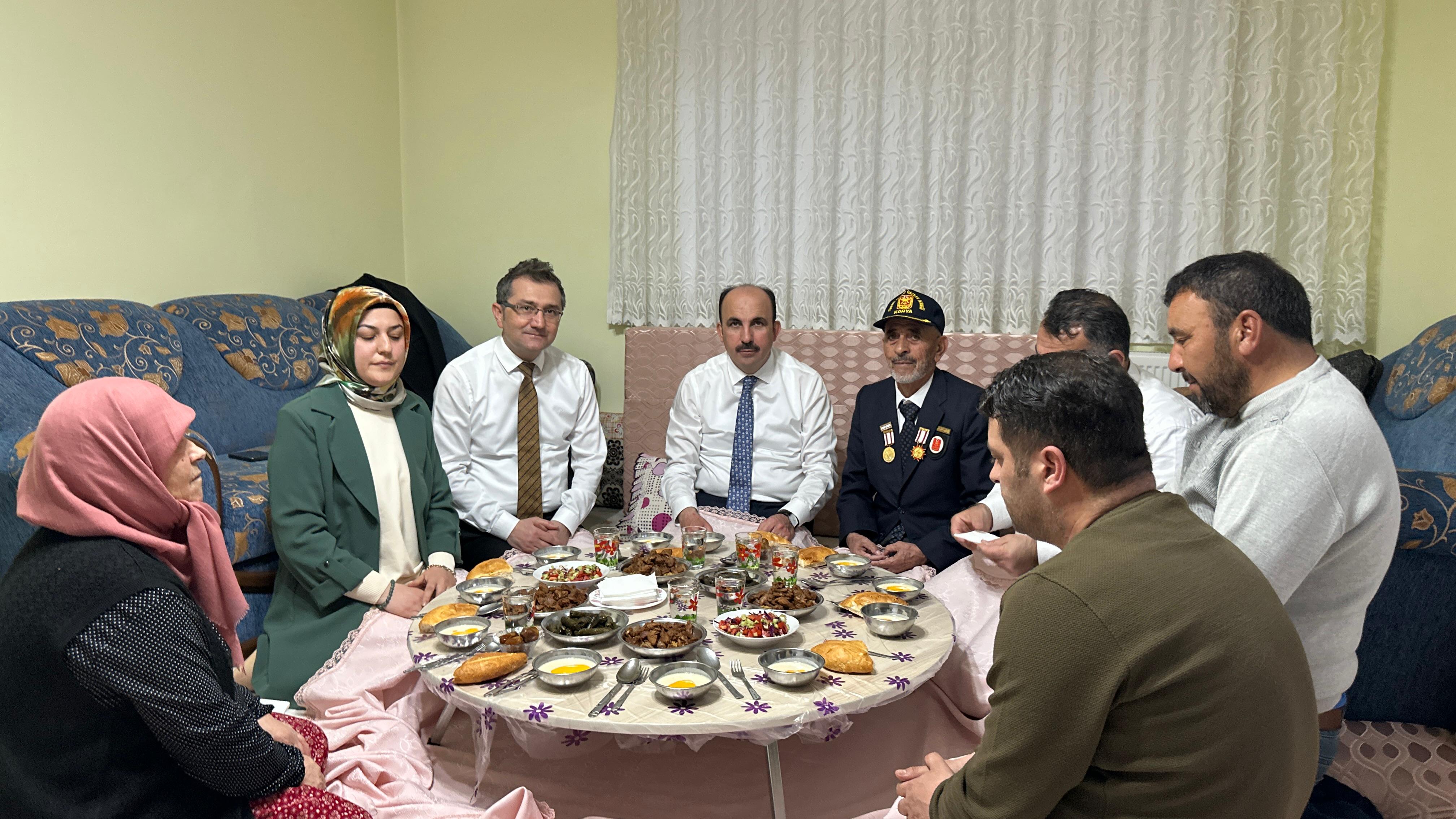 baskan-altay-iftari-bir-ilcede-yapti-teravihte-baska-ilcedeydi.jpg