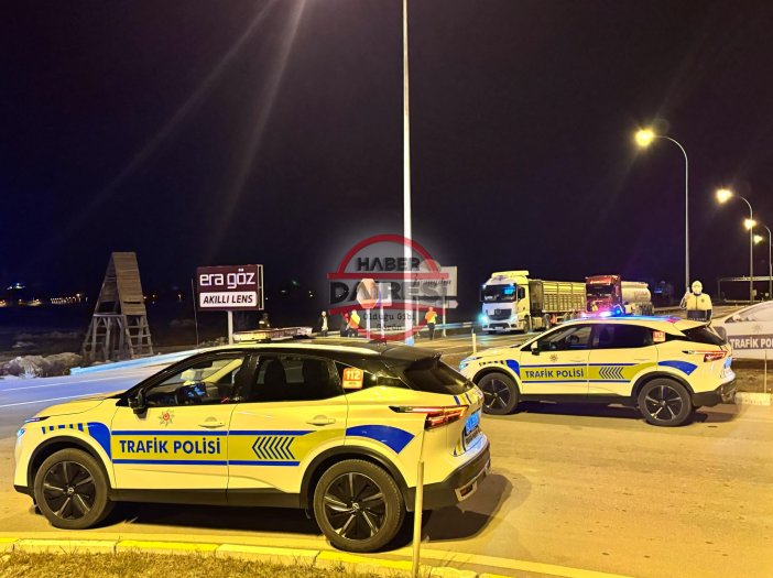 konyada-hareketli-gece-polise-carpti-90-kilometre-kacti-kaza-yapti-002.jpeg