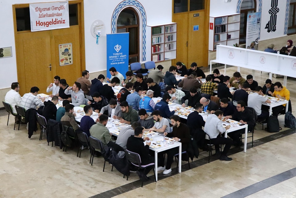 konyada-dis-kirasi-gelenegi-universite-ogrencileriyle-yasatildi.jpg