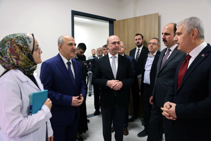 konyaya-yonetenler-saglik-tesislerini-gezdi.jpg