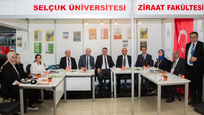 bakan-yumakli-fuarda-selcuk-universitesinin-calismalarini-inceledi.jpg