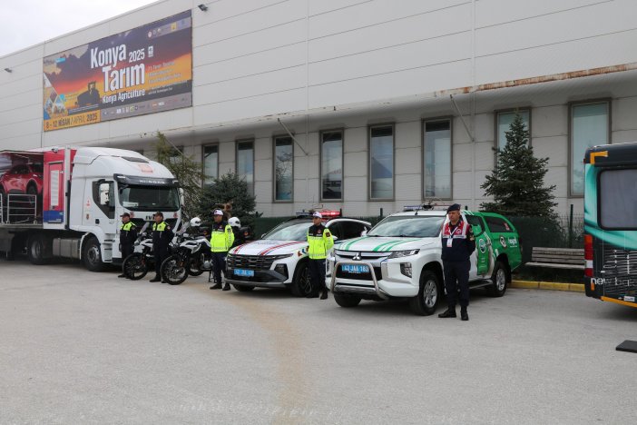 konya-jandarmasi-tarim-fuarinda.jpeg