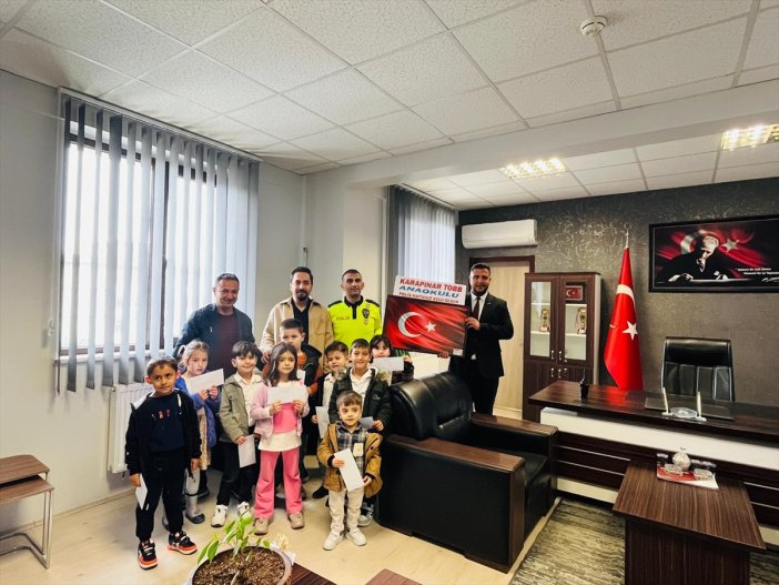 konyada-minik-ogrencilerden-polis-haftasi-ziyareti-001.jpg