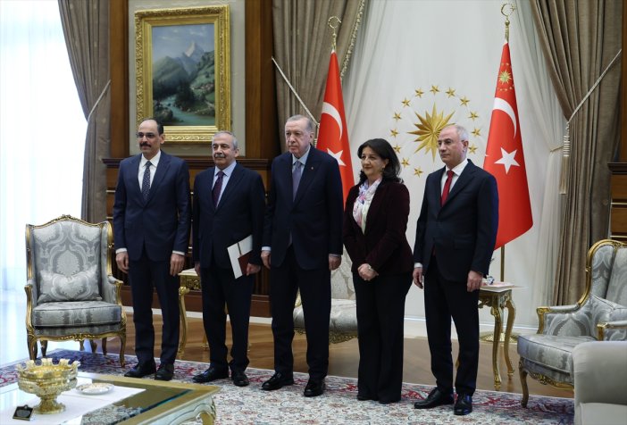 cumhurbaskani-erdogan-dem-parti-heyetini-kabul-ettiv.jpg