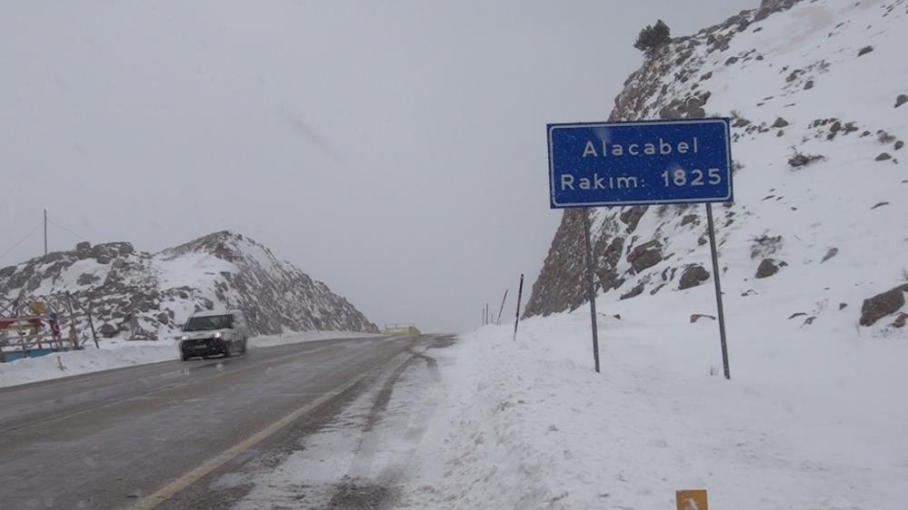 karla-kapli-konya-antalya-yolunda-son-durum.jpg