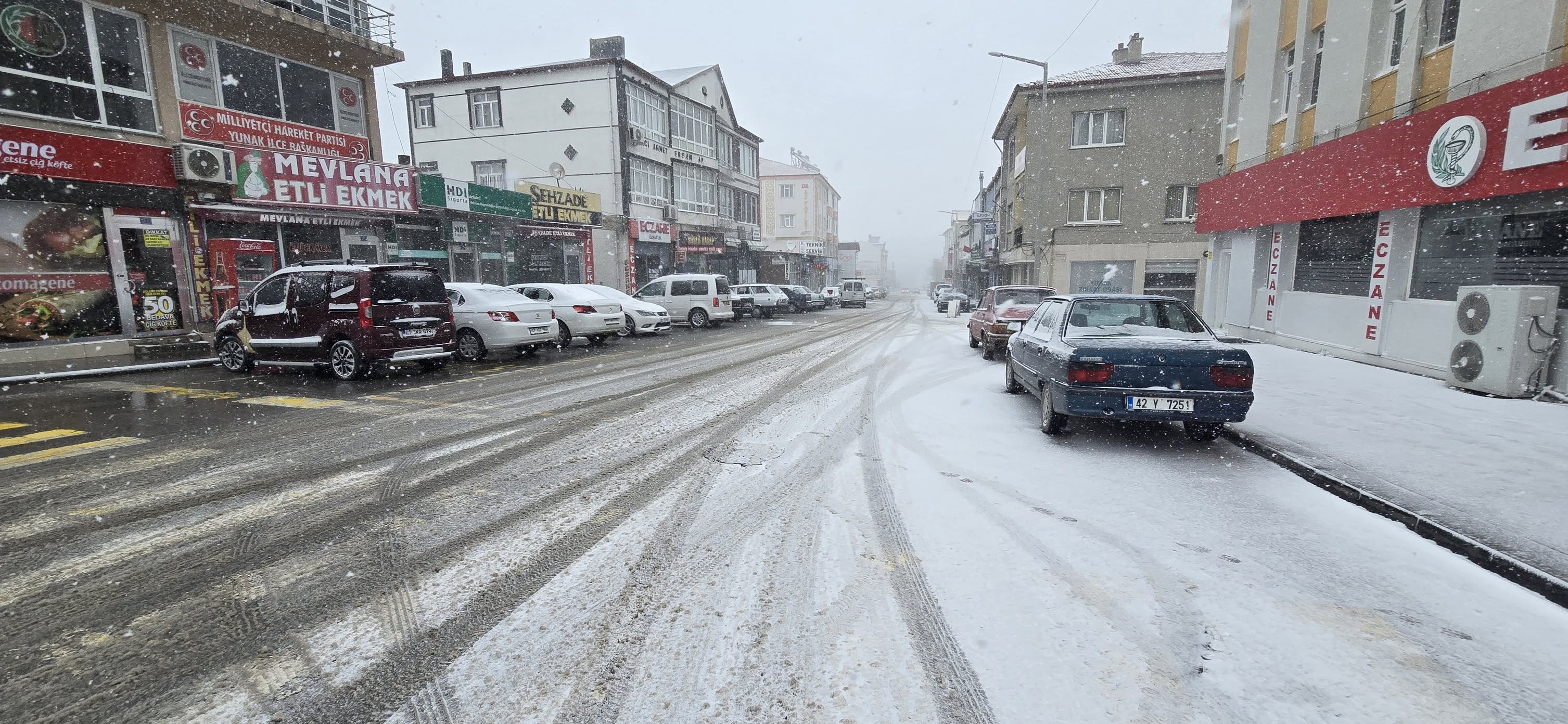 konyaya-kar-yagiyor-merkeze-yine-yok-002.jpg