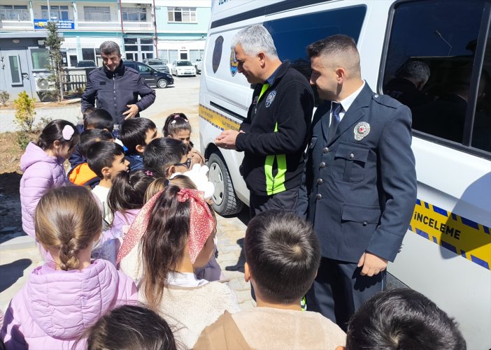 yunakta-polis-haftasi-kutlandi-001.jpg