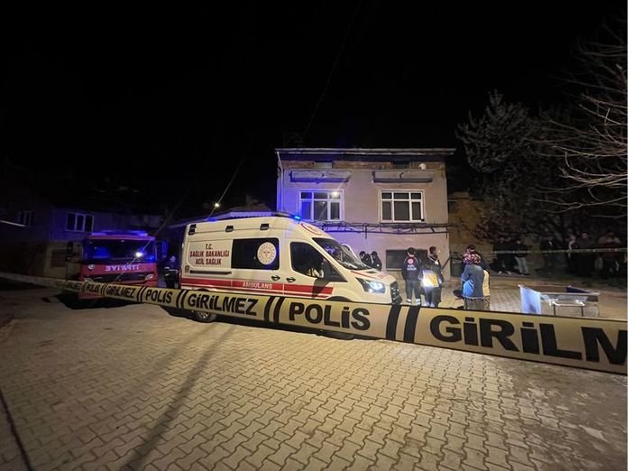 85-yasindaki-adam-evinde-yanmis-halde-olu-bulundu.jpeg