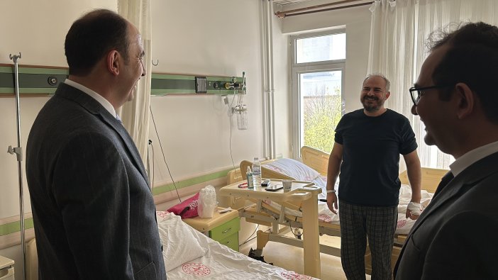 konya-buyuksehir-belediye-baskani-ugur-ibrahim-altay-meram-devlet-hastanesinde-tedavi-goren-vatandaslari-ziyaret-ederek-gecmis-olsun-dileklerini-iletti.jpg