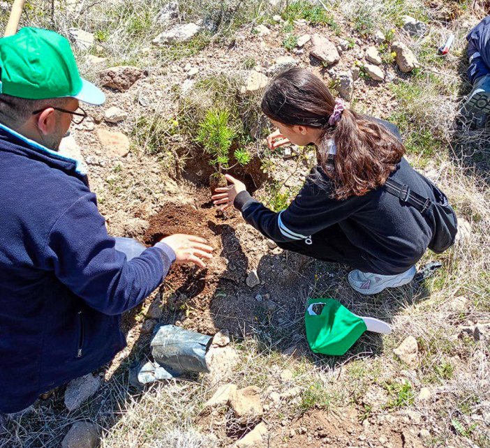 konyayi-selcuklu-yesertiyor-2-bin-fidan-toprakla-bulustu.jpg