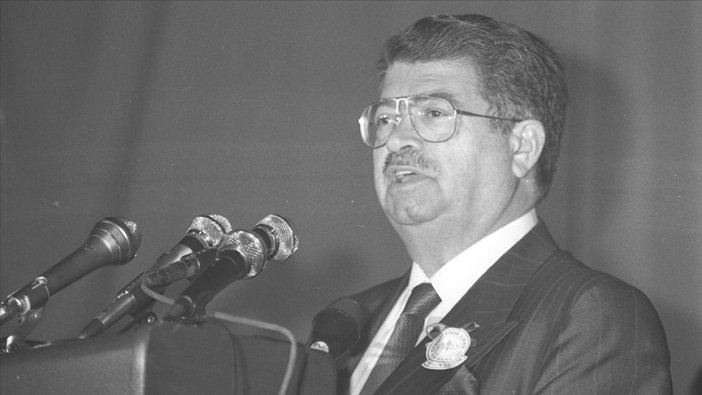 turgut-ozal-vefatinin-32-yilinda-dualarla-anildi-001.jpg