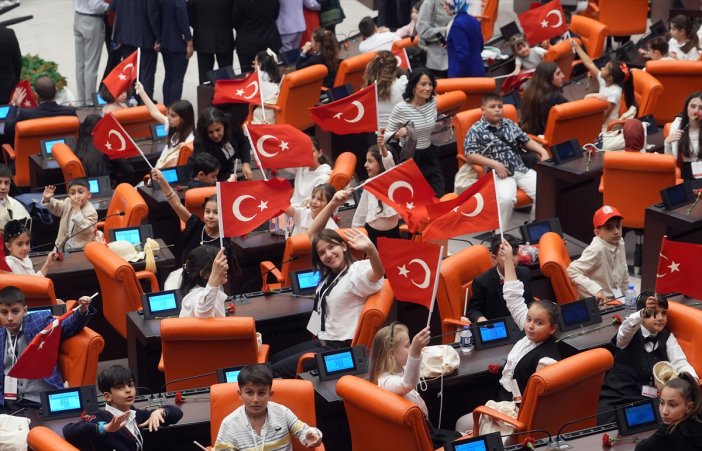 tbmmde-23-nisan-ozel-oturumu-genel-kurulu-cocuklar-yonetti-003.jpg