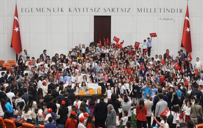 tbmmde-23-nisan-ozel-oturumu-genel-kurulu-cocuklar-yonetti.jpg