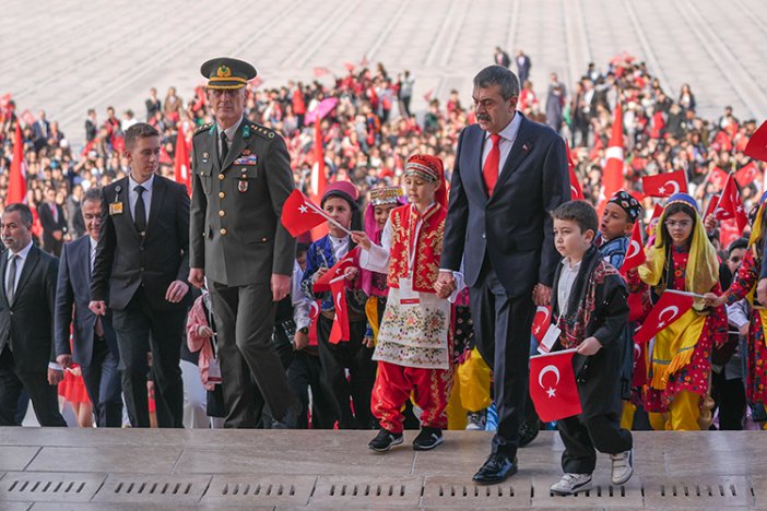23-nisan-ulusal-egemenlik-ve-cocuk-bayrami-coskuyla-kutlaniyor.jpg