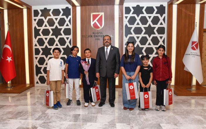 konya-teknik-universitesi-yonetimi-minik-musaya-emanet-edildi-002.jpeg