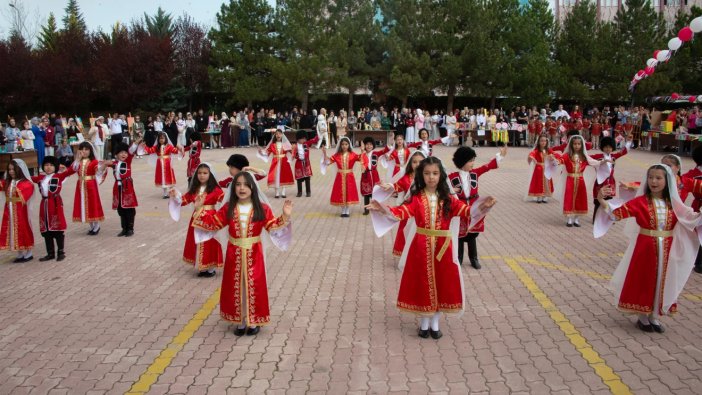 konyada-23-nisan-coskusu-selcuk-universitesinde-yasandi-001.webp